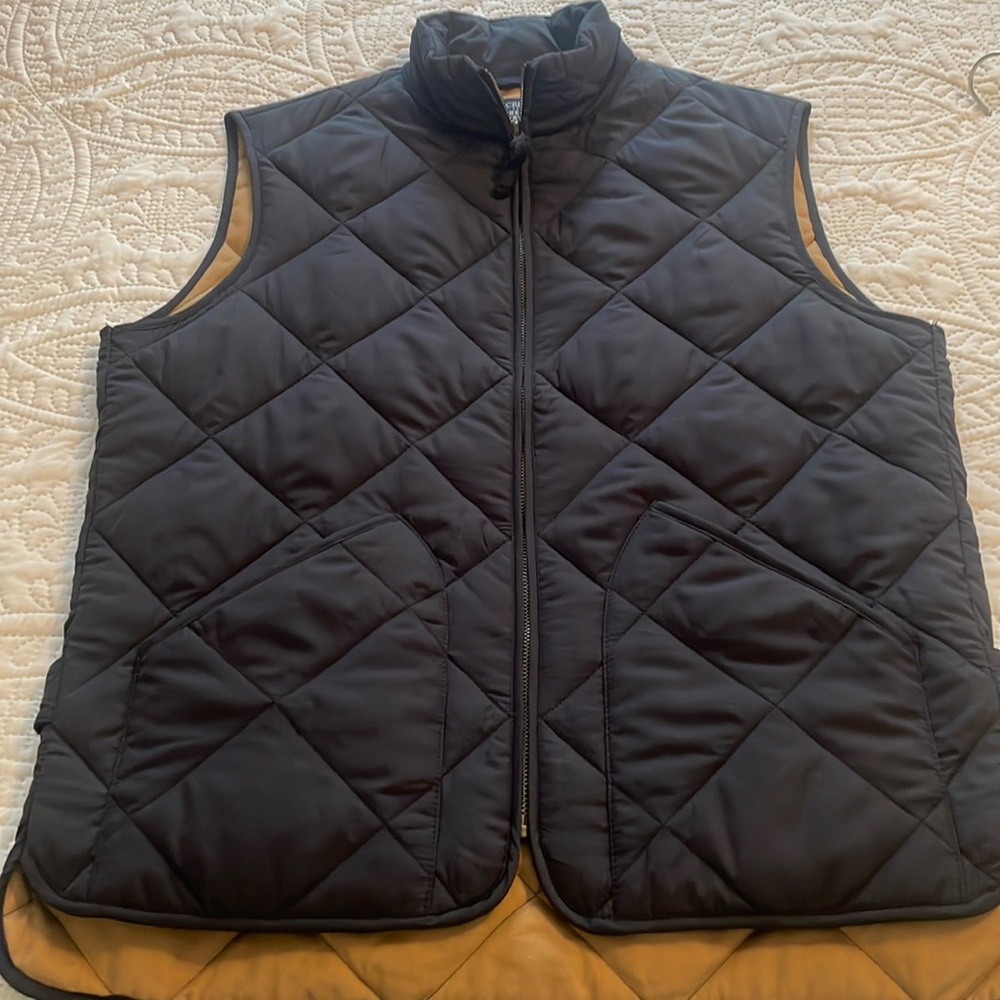 J Crew Men’s lightweight puffer vest -Navy